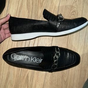 Calvin klein loafers with chain - textured material.